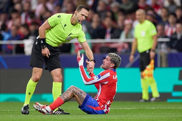 Rodrigo De Paul of Atletico de Madrid lies injured during the UEFA Champions League match between Atletico de Madrid v RB Leipzig at Stadium Civitas Metropolitano on September 19, 2024 in Madrid (Photo by: LGM) FOOTBALL : Atletico de Madrid vs RB Leipzig - UEFA Ligue des Champions - 19 09 2024 LGM Panoramic 