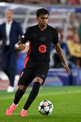 AS Monaco v FC Barcelona, Barca - UEFA Champions League 2024 25 League Phase MD1 Lamine Yamal of FC Barcelona on the ball during the UEFA Champions League 2024 25 League Phase MD1 match between AS Monaco and FC Barcelona at Stade Louis II on September 19, 2024 in Monaco, Monaco. Monaco Stade Louis II Monaco Monaco Copyright: xNealxSimpson Sportsphoto APLx 14048256