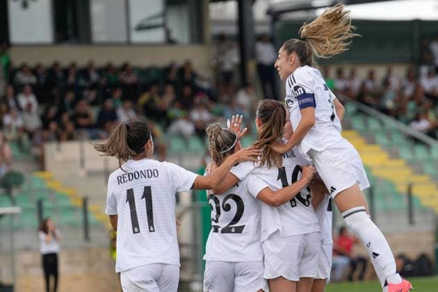 Sporting CP Vs Real Madrid CF in Alcochete, Portugal - 19 Sept 2024 Alba Redondo of Real Madrid CF (L), Athenea del Castillo Beivide of Real Madrid CF (C), Caroline Weir of Real Madrid CF (C) and Olga Garcia of Real Madrid CF (R) celebrate their first goal during the UEFA Women s Champions League Round 2 first leg match between Sporting CP and Real Madrid CF at Estadio Aurelio Pereira. Final score: Sporting CP 1: 2 Real Madrid CF. Alcochete Portugal Copyright: xBrunoxdexCarvalhox xSOPAxImagesx brunodecarvalho_sportingrealmadrid-560
