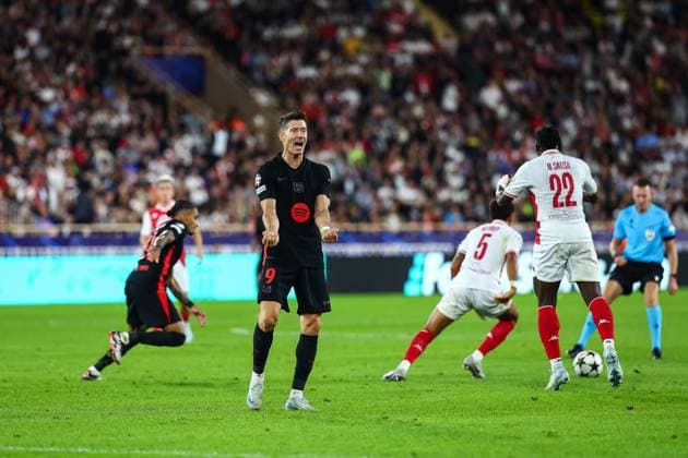 Sport Bilder des Tages 19th September 2024 - UEFA CHAMPIONS LEAGUE - MATCH 1 - SEASON 2024 2025 - AS MONACO vs FC Barcelona, Barca - STADE LOUIS II The disappointment of lewandowski (robert) after raphinha misses to send him the ball MONACO MONACO Copyright: xSPORTPIXPRESSx xFREDxPORCUx
