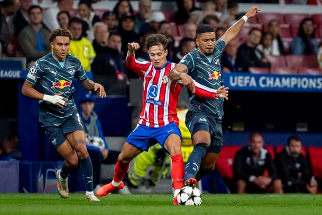 Atletico de Madrid v RB Leipzig - UEFA Champions League 2024 25 League Phase MD1 Rodrigo Riquelme of Atletico de Madrid (L) in action against Benjamin Henrichs of RB Leipzig (R) during the UEFA Champions League 2024 25 League Phase MD1 match between Atletico de Madrid and RB Leipzig at Estadio Civitas Metropolitano on September 19, 2024 in Madrid, Spain. Madrid Estadio Civitas Metropolitano Madrid Spain Copyright: xAlbertoxGardinx AGardin_20240919_Football_Champions_Atletico_Leipzig_243
