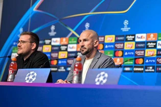 SOCCER - UEFA CL, Brest vs Sturm GUINGAMP,FRANCE,19.SEP.24 - SOCCER - UEFA Champions League, Stade Brestois 29 vs SK Sturm Graz. Image shows press officer Stefan Haller and head coach Christian Ilzer (Sturm) during an interview.  GEPAxpictures xAvnixRetkoceri