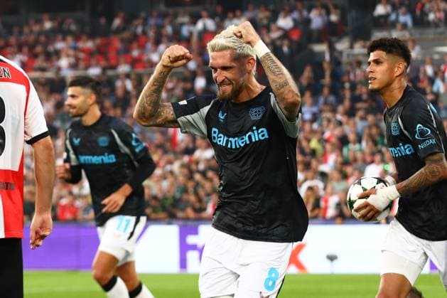 Robert Andrich 8 (Bayer 04 Leverkusen) feiert das Tor zum 0:4 von Edmond Tapsoba 12 (Bayer 04 Leverkusen) Feyenoord Rotterdam vs. Bayer 04 Leverkusen, UEFA Champions League, Fussball, 1. Spieltag, Saison 2024 2025, 19.09.2024 Foto: kolbert-press Ant Palmer Stadion Rotterdam De Kuip Niederlande
