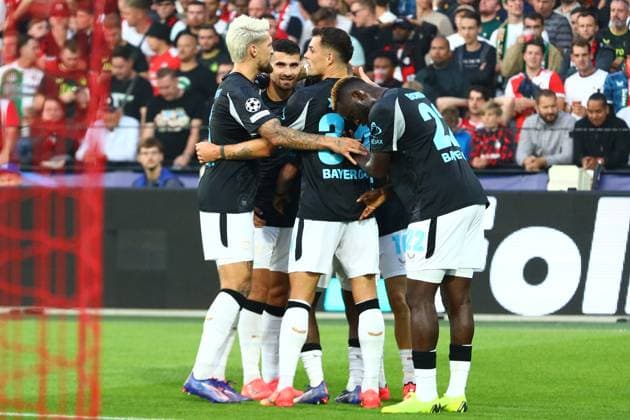 Bayer 04 Leverkusen feiern das Tor zum 0:3, Feyenoord Rotterdam vs. Bayer 04 Leverkusen, UEFA Champions League, Fussball, 1. Spieltag, Saison 2024 2025, 19.09.2024 Foto: kolbert-press Ant Palmer Stadion Rotterdam De Kuip Niederlande