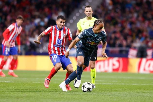 September 19, 2024, Madrid, Madrid, SPAIN: Xavi Simons of RB Leipzig and Angel Correa of Atletico de Madrid in action during the UEFA Champions League 2024 25 League Phase MD1 match between Atletico de Madrid and RB Leipzig at Estadio Civitas Metropolitano on September 19, 2024 in Madrid, Spain. Madrid SPAIN - ZUMAa181 20240919_zaa_a181_177 Copyright: xDennisxAgyemanx