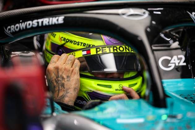 HAMILTON Lewis (gbr), Mercedes AMG F1 Team W15, portrait during the Formula 1 Singapore Grand Prix 2024, 18th round of the 2024 Formula One World Championship, WM, Weltmeisterschaft from September 20 to 22, 2024 on the Marina Bay Circuit, in Singapore, Singapore - F1 - SINGAPORE GRAND PRIX 2024 DPPI Panoramic  240920_R18_SINGAPORE_DP_XB3_9777