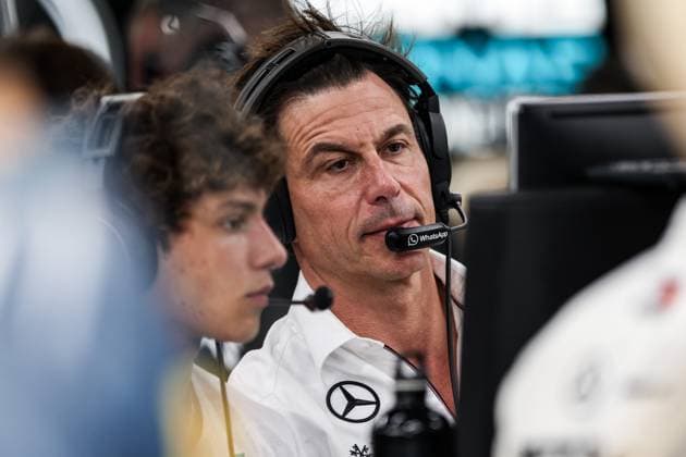 WOLFF Toto (aut), Team Principal & CEO of Mercedes AMG F1 Team, portrait KIMI ANTONELLI Andrea (ita), Junior Driver of Mercedes AMG F1 Team, portrait during the Formula 1 Singapore Grand Prix 2024, 18th round of the 2024 Formula One World Championship, WM, Weltmeisterschaft from September 20 to 22, 2024 on the Marina Bay Circuit, in Singapore, Singapore - F1 - SINGAPORE GRAND PRIX 2024 DPPI Panoramic 240920_R18_SINGAPORE_DP_XB3_9720