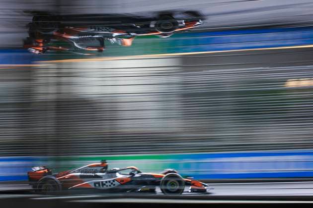 81 PIASTRI Oscar (aus), McLaren F1 Team MCL38, action during the Formula 1 Singapore Grand Prix 2024, 18th round of the 2024 Formula One World Championship, WM, Weltmeisterschaft from September 20 to 22, 2024 on the Marina Bay Circuit, in Singapore, Singapore - F1 - SINGAPORE GRAND PRIX 2024 DPPI Panoramic  240920_R18_SINGAPORE_DP_XB3_9521