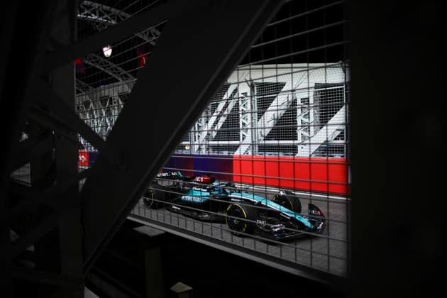 63 RUSSELL George (gbr), Mercedes AMG F1 Team W15, action during the Formula 1 Singapore Grand Prix 2024, 18th round of the 2024 Formula One World Championship, WM, Weltmeisterschaft from September 20 to 22, 2024 on the Marina Bay Circuit, in Singapore, Singapore - F1 - SINGAPORE GRAND PRIX 2024 DPPI Panoramic  240920_R18_SINGAPORE_DP_XB3_9761