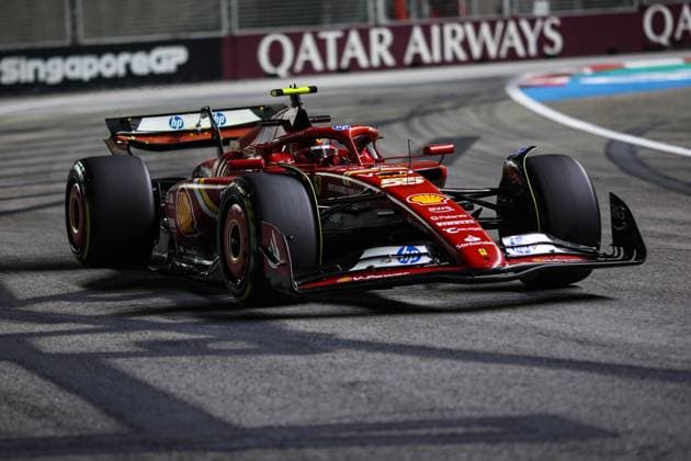 55 SAINZ Carlos (spa), Scuderia Ferrari SF-24, action during the Formula 1 Singapore Grand Prix 2024, 18th round of the 2024 Formula One World Championship, WM, Weltmeisterschaft from September 20 to 22, 2024 on the Marina Bay Circuit, in Singapore, Singapore - F1 - SINGAPORE GRAND PRIX 2024 DPPI Panoramic  240920_R18_SINGAPORE_DP_XB3_9480A