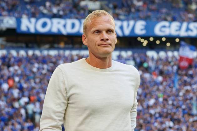 Trainer Karel Geraerts (FC Schalke 04) schaut enttaeuscht, 2. Bundesliga, FC Schalke 04 vs SV Darmstadt 98, Veltins-Arena am 20. September 2024 in Gelsenkirchen, Deutschland. (Foto von Marco Steinbrenner DeFodi Images) Trainer Karel Geraerts (FC Schalke 04) looks dejected, 2. Bundesliga, FC Schalke 04 vs SV Darmstadt 98, Veltins-Arena, September 20, 2024 in Gelsenkirchen, Germany. (Photo by Marco Steinbrenner DeFodi Images) DFB DFL REGULATIONS PROHIBIT ANY USE OF PHOTOGRAPHS AS IMAGE SEQUENCES AND OR QUASI-VIDEO. Defodi-700_schalke_darm_20240920_009