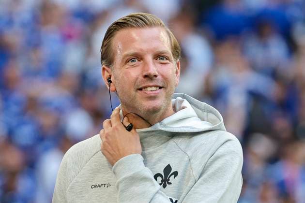 Trainer Florian Kohfeldt (SV Darmstadt 98) lacht, 2. Bundesliga, FC Schalke 04 vs SV Darmstadt 98, Veltins-Arena am 20. September 2024 in Gelsenkirchen, Deutschland. (Foto von Marco Steinbrenner DeFodi Images) Trainer Florian Kohfeldt (SV Darmstadt 98) smiles, 2. Bundesliga, FC Schalke 04 vs SV Darmstadt 98, Veltins-Arena, September 20, 2024 in Gelsenkirchen, Germany. (Photo by Marco Steinbrenner DeFodi Images) DFB DFL REGULATIONS PROHIBIT ANY USE OF PHOTOGRAPHS AS IMAGE SEQUENCES AND OR QUASI-VIDEO. Defodi-700_schalke_darm_20240920_010