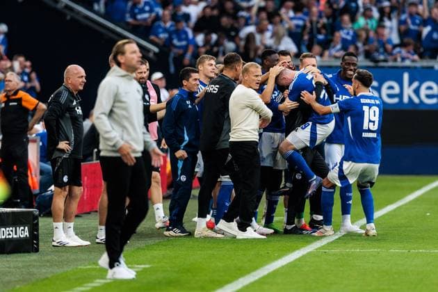 2. Fussball Bundesliga: FC Schalke 04 - SV Darmstadt 98; 20.09.2024 Jubel zum 1:0 durch Tobias Mohr (Schalke 04, 29) 2. Fussball Bundesliga: FC Schalke 04 - SV Darmstadt 98; Gelsenkirchen, VELTINS-Arena am 20.09.2024 DFL REGULATIONS PROHIBIT ANY USE OF PHOTOGRAPHS AS IMAGE SEQUENCES AND OR QUASI-VIDEO.