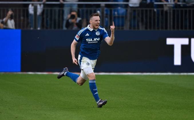 Jubel Tobias Mohr (FC Schalke 04) 1:0 20.09.2024, Fussball 2. Bundesliga, 6. Spieltag, Saison 2024 2025 FC Schalke 04 - SV Darmstadt 98 Gelsenkirchen Veltins Arena Nordrhein Westfalen Deutschland