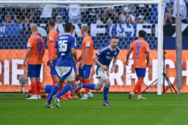 20.09.2024, Fussball, 2. Bundesliga, 29. Spieltag Saison 2024 2025, FC Schalke 04 - SV Darmstadt, Tobias Mohr (FC Schalke 04) freut sich über das Tor zum 1:0. Gelsenkirchen Veltins-Arena Nordrhein-Westfalen Deutschland xRHR-FOTO TKx