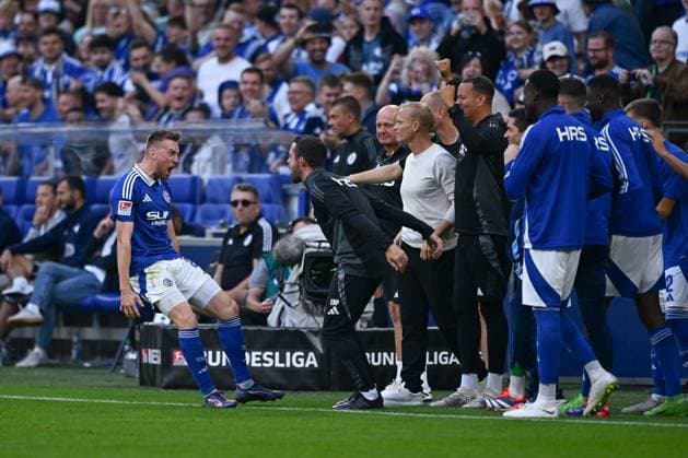 20.09.2024, Fussball, 2. Bundesliga, 29. Spieltag Saison 2024 2025, FC Schalke 04 - SV Darmstadt, Tobias Mohr (FC Schalke 04) freut sich über das Tor zum 1:0. Gelsenkirchen Veltins-Arena Nordrhein-Westfalen Deutschland xRHR-FOTO TKx