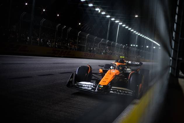 04 NORRIS Lando (gbr), McLaren F1 Team MCL38, action during the Formula 1 Singapore Grand Prix 2024, 18th round of the 2024 Formula One World Championship, WM, Weltmeisterschaft from September 20 to 22, 2024 on the Marina Bay Circuit, in Singapore, Singapore - F1 - SINGAPORE GRAND PRIX 2024 DPPI Panoramic  240920_R18_SINGAPORE_DP_FGDN6589