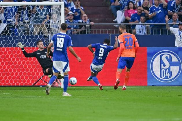 20.09.2024, Fussball, 2. Bundesliga, 29. Spieltag Saison 2024 2025, FC Schalke 04 - SV Darmstadt, Moussa Sylla (FC Schalke 04) erzielt das Tor zum 2:0. Gelsenkirchen Veltins-Arena Nordrhein-Westfalen Deutschland xRHR-FOTO TKx