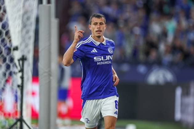 20.09.2024, Fussball, Saison 2024 2025, 2. Bundesliga, 5. Spieltag, FC Schalke 04 - SV Darmstadt 98, Ron Schallenberg (FC Schalke 04) jubelt nach seinem Tor zum 3 zu 0. Gelsenkirchen Veltins Arena NRW Deutschland xRHR-FOTO TRx