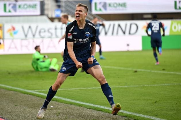 Paderborn, Home Deluxe Arena, 20.09.24, GER, Herren, 2.Bundesliga, Saison 2024-2025, SC Paderborn 07 - Hannover 96 Bild: Filip BILBIJA (Paderborn) jubelt nach dem Tor zum 1:0 durch Koen KOSTONS (Paderborn) Only for editorial use! DFL regulations prohibit any use of photographs as image sequences and or quasi-video. NRW Deutschland