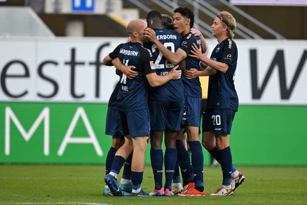 Paderborn, Home Deluxe Arena, 20.09.24, GER, Herren, 2.Bundesliga, Saison 2024-2025, SC Paderborn 07 - Hannover 96 Bild: Koen KOSTONS (Paderborn) jubelt nach seinem Tor zum 1:0 Only for editorial use! DFL regulations prohibit any use of photographs as image sequences and or quasi-video. NRW Deutschland