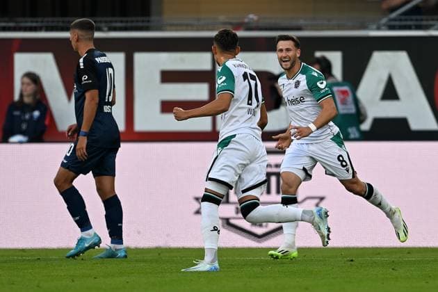 Paderborn, Home Deluxe Arena, 20.09.24, GER, Herren, 2.Bundesliga, Saison 2024-2025, SC Paderborn 07 - Hannover 96 Bild: BartÅ‚omiej WDOWIK (Hannover) jubelt nach seinem Tor zum 1:1 Only for editorial use! DFL regulations prohibit any use of photographs as image sequences and or quasi-video. NRW Deutschland