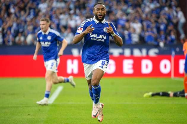 Gelsenkirchen, Deutschland, 20.09.24: Moussa Sylla (FC Schalke 04) Torjubel, jubelt nach seinem Treffer zum 2:0 waehrend des Spiels der 2. Bundesliga zwischen FC Schalke 04 vs SV Darmstadt 98 in der Veltins Arena Gelsenkirchen Veltins Arena North Rhine-Westphalia Germany
