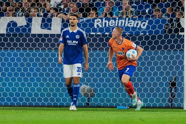 2. Fussball Bundesliga: FC Schalke 04 - SV Darmstadt 98; 20.09.2024 Jubel zum 3:2 durch Isac Alexi Sivert Lidberg (SV Darmstadt 98, 7) 2. Fussball Bundesliga: FC Schalke 04 - SV Darmstadt 98; Gelsenkirchen, VELTINS-Arena am 20.09.2024 DFL REGULATIONS PROHIBIT ANY USE OF PHOTOGRAPHS AS IMAGE SEQUENCES AND OR QUASI-VIDEO.