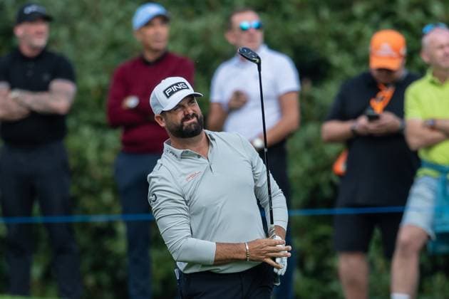 Matthew Baldwin of England watches his shot on the 18th hole during round 2 of the BMW PGA, Golf Herren Championship at the Wentworth Golf Club, Virginia Water, England on 20 September 2024. Copyright: xGrantxWinterx 41780259