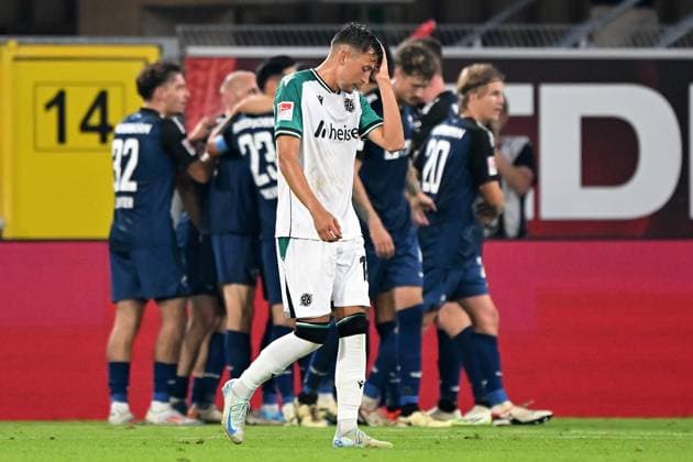 Paderborn, Home Deluxe Arena, 20.09.24, GER, Herren, 2.Bundesliga, Saison 2024-2025, SC Paderborn 07 - Hannover 96 Bild: Ilyas ANSAH (Paderborn) jubelt nach seinem Tor zum 2:1, BartÅ‚omiej WDOWIK (Hannover) ist frustriert Only for editorial use! DFL regulations prohibit any use of photographs as image sequences and or quasi-video. NRW Deutschland