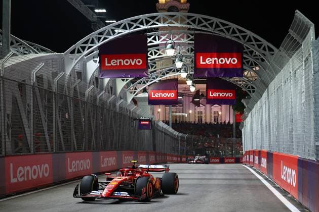 F1 Grand Prix Of Singapore - Practice Carlos Sainz of Spain drives the Scuderia Ferrari SF-24 during practice ahead of the F1 Grand Prix of Singapore at Marina Bay Street Circuit in Singapore, Singapore, on September 20, 2024. Singapore Singapore  Copyright: xMorganxHancockx originalFilename:hancock-f1grandp240916_nphZU.jpg