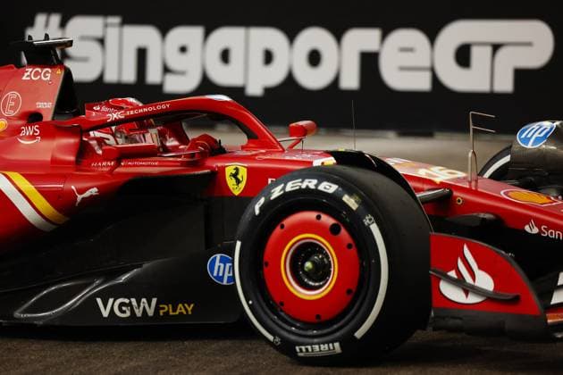 Sport Bilder des Tages F1 Grand Prix Of Singapore - Practice Charles Leclerc of Monaco drives the Scuderia Ferrari SF-24 during practice ahead of the F1 Grand Prix of Singapore at Marina Bay Street Circuit in Singapore, Singapore, on September 20, 2024. Singapore Singapore  Copyright: xMorganxHancockx originalFilename:hancock-f1grandp241020_npV7Y.jpg