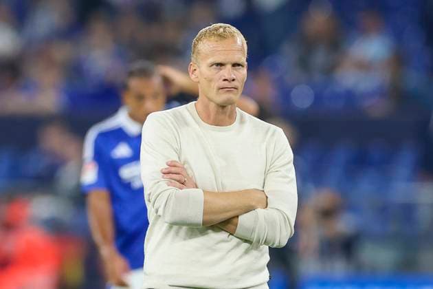 Trainer Karel Geraerts (FC Schalke 04) schaut enttaeuscht, 2. Bundesliga, FC Schalke 04 vs SV Darmstadt 98, Veltins-Arena am 20. September 2024 in Gelsenkirchen, Deutschland. (Foto von Marco Steinbrenner DeFodi Images) Trainer Karel Geraerts (FC Schalke 04) looks dejected, 2. Bundesliga, FC Schalke 04 vs SV Darmstadt 98, Veltins-Arena, September 20, 2024 in Gelsenkirchen, Germany. (Photo by Marco Steinbrenner DeFodi Images) DFB DFL REGULATIONS PROHIBIT ANY USE OF PHOTOGRAPHS AS IMAGE SEQUENCES AND OR QUASI-VIDEO. Defodi-700_schalke_darm_20240920_085 *** Coach Karel Geraerts FC Schalke 04 looks disappointed, 2 Bundesliga, FC Schalke 04 vs SV Darmstadt 98, Veltins Arena, September 20, 2024 in Gelsenkirchen, Germany Photo by Marco Steinbrenner DeFodi Images Coach Karel Geraerts FC Schalke 04 looks disappointed, 2 Bundesliga, FC Schalke 04 vs SV Darmstadt 98, Veltins Arena, September 20, 2024 in Gelsenkirchen, Germany Photo by Marco Steinbrenner DeFodi Images DFB DFL REGULATIONS PROHIBIT ANY USE OF PHOTOGRAPHS AS IMAGE SEQUENCES AND OR QUASI VIDEO Defodi 700 schalke darm 20240920 085 Defodi-700 DFB DFL REGULATIONS PROHIBIT ANY USE OF PHOTOGRAPHS AS IMAGE SEQUENCES AND OR QUASI-VIDEO.