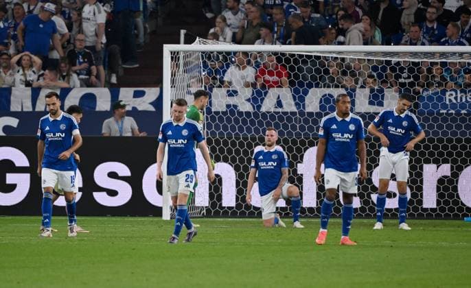 Schalkes Spieler nach dem 3:4 20.09.2024, Fussball 2. Bundesliga, 6. Spieltag, Saison 2024 2025 FC Schalke 04 - SV Darmstadt 98 3:5 Gelsenkirchen Veltins Arena Nordrhein Westfalen Deutschland