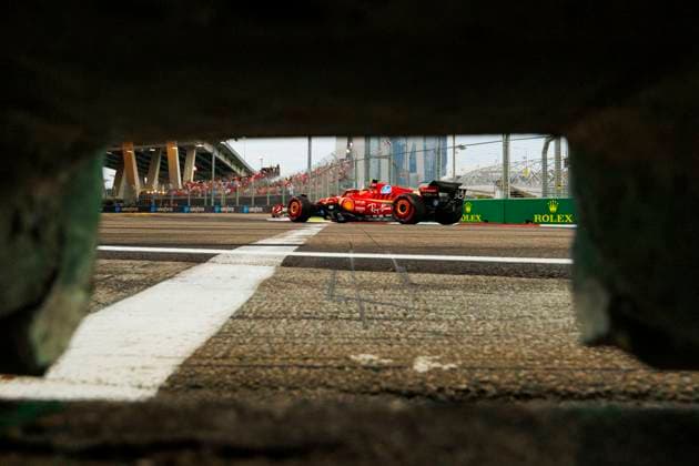 Formula 1, Singapore Grand Prix - 20 Sep 2024 Carlos Sainz of Spain drives the (55) Ferrari SF-24 during practice ahead of the F1 Grand Prix of Singapore at Marina Bay Street Circuit. Singapore Singapore Copyright: xGeorgexHitchensx xSOPAxImagesx ghsingaporegp24_fp1_25