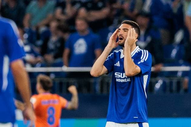 2. Fussball Bundesliga: FC Schalke 04 - SV Darmstadt 98; 20.09.2024 Marcin Kaminski (FC Schalke 04, 35) schlägt frustriert die Hände über dem Kopf zusammen 2. Fussball Bundesliga: FC Schalke 04 - SV Darmstadt 98; Gelsenkirchen, VELTINS-Arena am 20.09.2024 DFL REGULATIONS PROHIBIT ANY USE OF PHOTOGRAPHS AS IMAGE SEQUENCES AND OR QUASI-VIDEO.
