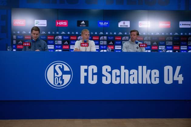 20.09.2024, Fussball, 2. Bundesliga, 29. Spieltag Saison 2024 2025, FC Schalke 04 - SV Darmstadt, Trainer Karel Geraerts (FC Schalke 04), Trainer Florian Kohfeldt (SV Darmstadt 98) Gelsenkirchen Veltins-Arena Nordrhein-Westfalen Deutschland xRHR-FOTO TKx