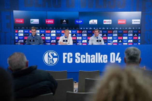 20.09.2024, Fussball, 2. Bundesliga, 29. Spieltag Saison 2024 2025, FC Schalke 04 - SV Darmstadt, Trainer Karel Geraerts (FC Schalke 04), Trainer Florian Kohfeldt (SV Darmstadt 98), Gelsenkirchen Veltins-Arena Nordrhein-Westfalen Deutschland xRHR-FOTO TKx