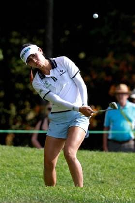 CINCINNATI, OH - SEPTEMBER 20: LPGA, Golf Damen golfer Lyida Ko chips in for an eagle on the 8th hole during the second round of the Kroger Queen City Championship presented by P&G on September 20, 2024, at TPC River™s Bend in Cincinnati, Ohio. (Photo by Brian Spurlock Icon Sportswire) GOLF: SEP 20 LPGA Kroger Queen City Championship pres by P&G EDITORIAL USE ONLY Icon24092013