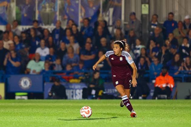 Chelsea Women v Aston Villa Women Barclays Women s Super League Paula Tomas of Aston Villa Women dribbles the ball during the Barclays Women s Super League match at Kingsmeadow, Kingston upon Thames UK Newspapers OUT Copyright: xChrisxMyattx FIL-20653-0051