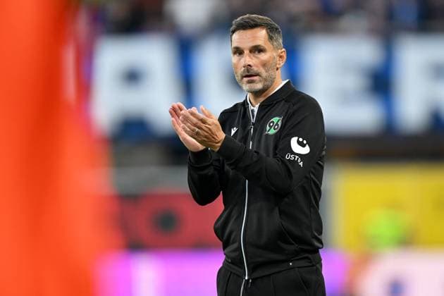 Paderborn, Home Deluxe Arena, 20.09.24, GER, Herren, 2.Bundesliga, Saison 2024-2025, SC Paderborn 07 - Hannover 96 Bild: Trainer Stefan LEITL (Hannover) Only for editorial use! DFL regulations prohibit any use of photographs as image sequences and or quasi-video. NRW Deutschland