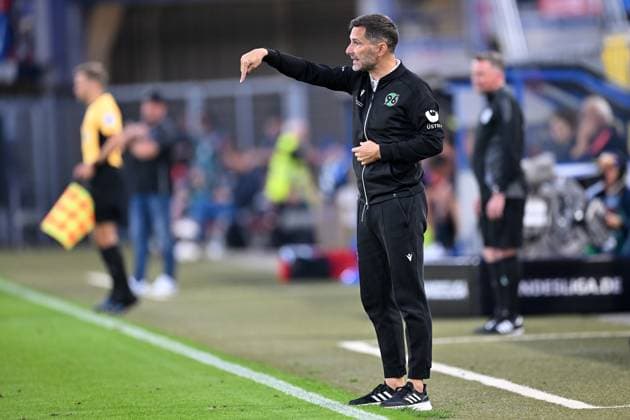 Paderborn, Home Deluxe Arena, 20.09.24, GER, Herren, 2.Bundesliga, Saison 2024-2025, SC Paderborn 07 - Hannover 96 Bild: Trainer Stefan LEITL (Hannover) Only for editorial use! DFL regulations prohibit any use of photographs as image sequences and or quasi-video. NRW Deutschland
