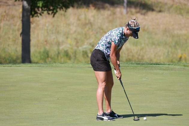 CINCINNATI, OH - SEPTEMBER 20: LPGA, Golf Damen golfer Lexi Thompson putts on the 18th hole during the making a second round of the Kroger Queen City Championship presented by P&G on September 20, 2024, at TPC River™s Bend in Cincinnati, Ohio. (Photo by Brian Spurlock Icon Sportswire) GOLF: SEP 20 LPGA Kroger Queen City Championship pres by P&G EDITORIAL USE ONLY Icon24092084