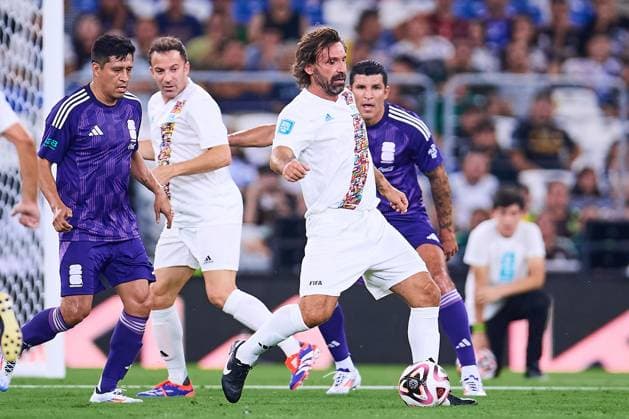 RECORD DATE NOT STATED Leyendas Internacionales vs Leyendas de Mexico Ricardo Osorio (L) of Mexico Legends fights o the ball with Andrea Pirlo (R) of FIFA Legends during match Legends between International FIFA Legends and Mexico Legends 2024, at BBVA Bancomer Stadium on September 20, 2024 in Monterrey, Nuevo Leon, Mexico. MONTERREY NUEVO LEON MEXICO  Copyright: xJONATHANxDUENASx 20240920223237_LEGENDS_FIFA_MEX_PIRLO61