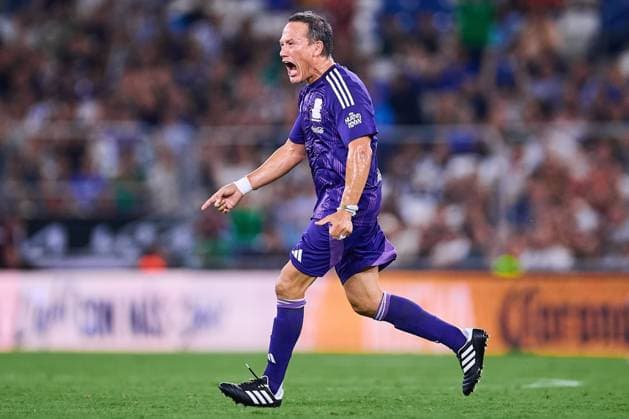 RECORD DATE NOT STATED Leyendas Internacionales vs Leyendas de Mexico Luis Hernandez celebrates his goal of Mexico Legends during match Legends between International FIFA Legends and Mexico Legends 2024, at BBVA Bancomer Stadium on September 20, 2024 in Monterrey, Nuevo Leon, Mexico. MONTERREY NUEVO LEON MEXICO  Copyright: xJONATHANxDUENASx 20240920223806_LEGENDS_FIFA_MEX_HERNANDEZ76
