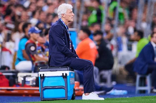RECORD DATE NOT STATED Leyendas Internacionales vs Leyendas de Mexico Jose Nestor Pekerman head coach of FIFA Legends during match Legends between International FIFA Legends and Mexico Legends 2024, at BBVA Bancomer Stadium on September 20, 2024 in Monterrey, Nuevo Leon, Mexico. MONTERREY NUEVO LEON MEXICO  Copyright: xJONATHANxDUENASx 20240920224951_LEGENDS_FIFA_MEX_PEKERMAN85