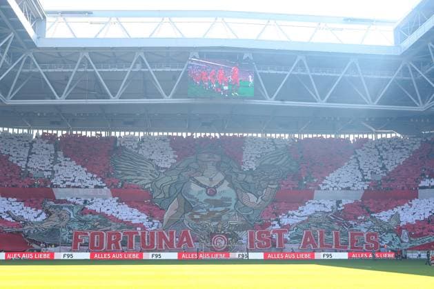 21.09.2024, 2. Fußball Bundesliga, Fortuna Düsseldorf - 1. FC Köln, Merkur Spiel-Arena, Saison 2024 2025: Choreografie Choreo vor dem Spiel. Tribüne Fans Zuschauer Besucher Feature DFB regulations prohibit any use of photographs as image sequences and or quasi-video. Nordrhein-Westfalen Deutschland