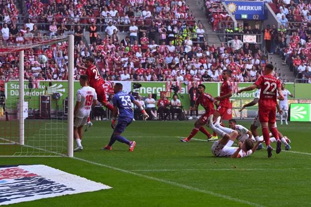 Eric Martel (1. FC Koeln) Tor zum 0:1 waehrend des Spiels der 2. Bundesliga zwischen Fortuna Düsseldorf und 1. FC Köln in der Merkur Spiel-Arena am 21. September 2024 in Düsseldorf, Deutschland. (Foto von Ralf Treese DeFodi Images) +++ Eric Martel (1. FC Koeln) scores his team™s first goal during the 2. Bundesliga match between Fortuna Düsseldorf and 1. FC Köln at Merkur Spiel-Arena on September 21, 2024 in Düsseldorf, Germany. (Photo by Ralf Treese DeFodi Images) DFB DFL REGULATIONS PROHIBIT ANY USE OF PHOTOGRAPHS AS IMAGE SEQUENCES AND OR QUASI-VIDEO. Defodi-521_DUSKOE20240921_007