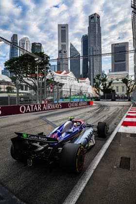 22 TSUNODA Yuki (jap), Visa Cash App RB F1 Team VCARB 01, action during the Formula 1 Singapore Grand Prix 2024, 18th round of the 2024 Formula One World Championship, WM, Weltmeisterschaft from September 20 to 22, 2024 on the Marina Bay Circuit, in Singapore, Singapore - F1 - SINGAPORE GRAND PRIX 2024 DPPI Panoramic  240921_R18_SINGAPORE_DP_AV3_1439