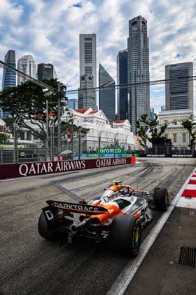 04 NORRIS Lando (gbr), McLaren F1 Team MCL38, action during the Formula 1 Singapore Grand Prix 2024, 18th round of the 2024 Formula One World Championship, WM, Weltmeisterschaft from September 20 to 22, 2024 on the Marina Bay Circuit, in Singapore, Singapore - F1 - SINGAPORE GRAND PRIX 2024 DPPI Panoramic  240921_R18_SINGAPORE_DP_AV3_1443